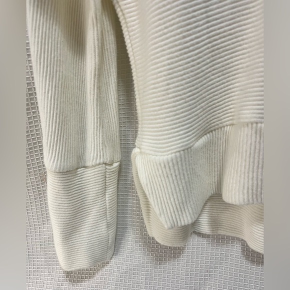 Red Haute White Sweater, Women’s Size XS - Picture 6 of 12